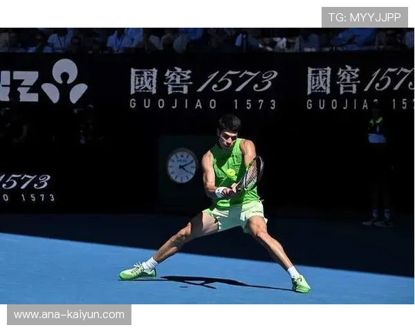 阿尔卡拉斯右大腿内收肌带伤作战，澳网半决赛鏖战5小时27分钟